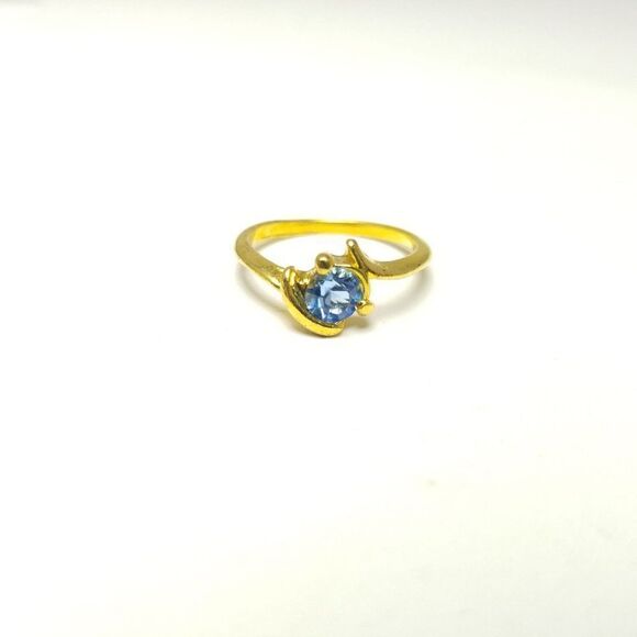 Vintatge Blue Rhinestone Solitare Ring, Gold Tone Band, Minimal Design, Estate - Picture 2 of 7